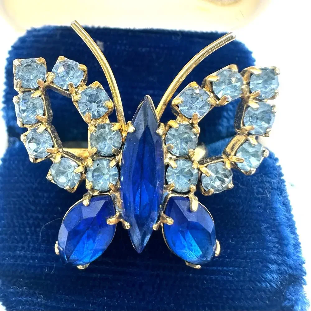 Vintage 1950s gold tone blue rhinestones butterfly adjustable cocktail ring